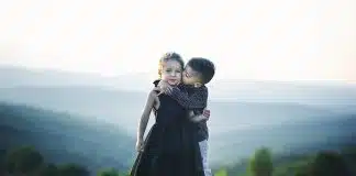 Abraços protegem contra estresse, depressão, infecções e gripes, diz estudo