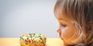 Portugal proíbe a publicidade de alimentos embalados para crianças