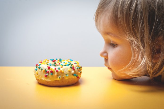 Portugal proíbe a publicidade de alimentos embalados para crianças