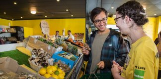 Austrália abre supermercado gratuito apenas com produtos que seriam descartados