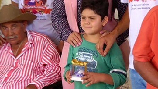 revistapazes.com - Quase sem ter o que comer em casa, menino doa um ovo a um abrigo de idosos, em Goiás