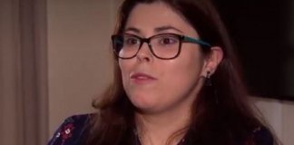 Professora impedida de dar aulas por ser obesa ganha luta na Justiça
