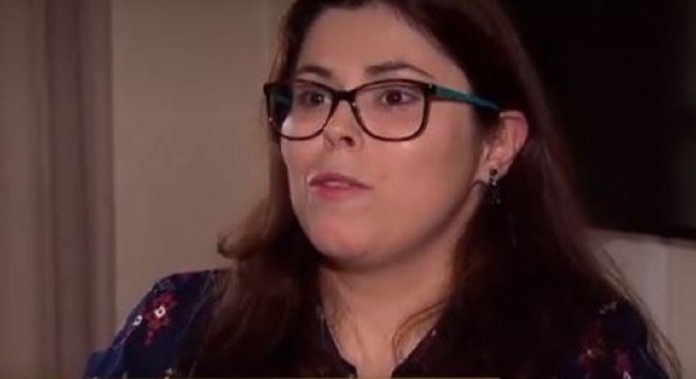 Professora impedida de dar aulas por ser obesa ganha luta na Justiça
