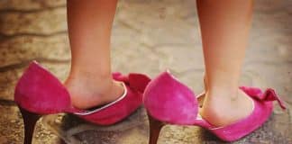 Adultizar uma criança é uma maneira bem eficiente de destruí-la