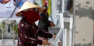 Caixa eletrônico é colocado nas ruas para distribuir arroz no Vietnan, de graça