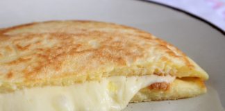 Pão de queijo de frigideira: eis a receita per-fei-ta de hoje!