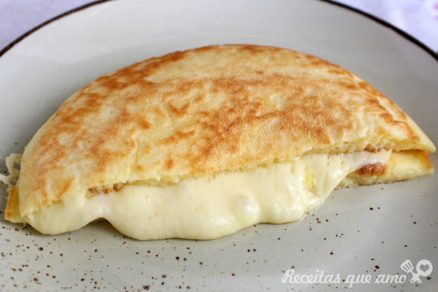 revistapazes.com - Pão de queijo de frigideira: eis a receita per-fei-ta de hoje!