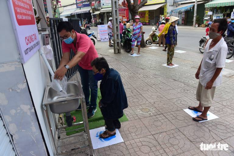 revistapazes.com - Caixa eletrônico é colocado nas ruas para distribuir arroz no Vietnan, de graça