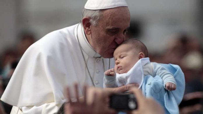 Papa pede que rezemos pelas grávidas que hoje se perguntam: “Em qual mundo meu filho viverá?”
