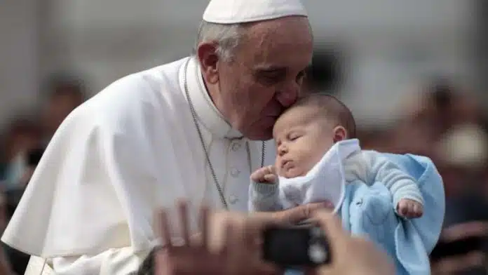 papabebeap Papa pede que rezemos pelas grávidas que hoje se perguntam: “Em qual mundo meu filho viverá?”