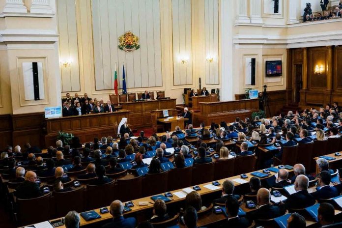 Ministros e deputados búlgaros renunciam ao seu salário inteiro até o final da emergência