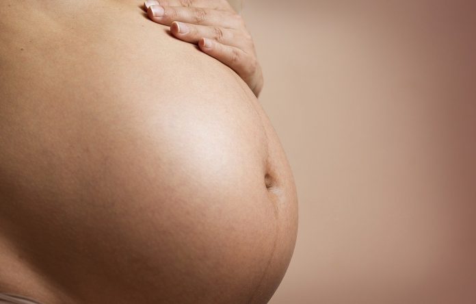 Alerta: grávidas e mães de recém-nascidos entram na lista de risco da covid-19