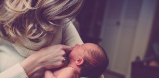 Alerta às mamães: covid-19 é detectado pela primeira vez no leite materno