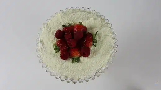 Aprenda a fazer a "Bolo na Taça com frutas vermelhas" e surpreenda no dia das mães revistapazes.com - Aprenda a fazer a "Bolo na Taça com frutas vermelhas" e surpreenda no dia das mães