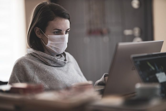 Rupturas, luto, depressão, ansiedade: vale a pena iniciar uma terapia online em meio à pandemia?