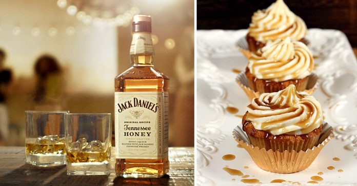 Cupcakes irresistíveis recheados de whisky Jack Daniels e mel. Nem tente resistir!