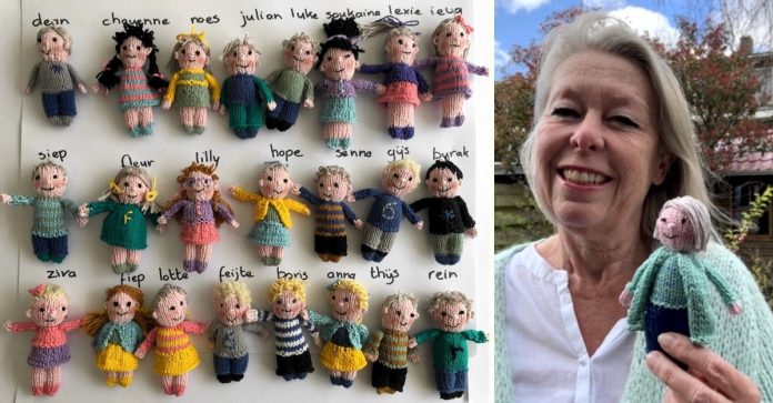 Com saudades, professora tricotou bonecas de cada um de seus 23 alunos distantes na quarentena