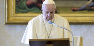 Papa Francisco: “A onda do mal cresce no mundo, mas a oração é refúgio”