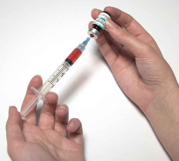 Vacina contra covid-19 pode ser distribuída este ano, afirma diretora da Astrazeneca