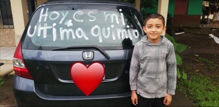 revistapazes.com - Aos 9 anos, menino comemora! Ele venceu o câncer e estimula a todos com sua história