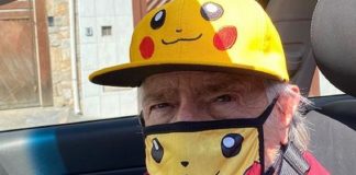 Ary Fontoura viraliza na rede com boné e máscara do Pikachu