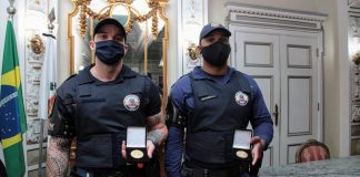 Guardas que foram humilhados por desembargador recebem medalha por “conduta exemplar”