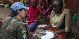 Brasileira vence do prêmio da ONU sobre igualdade de gênero e pede mais mulheres nas operações de paz