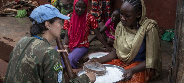 Brasileira vence do prêmio da ONU sobre igualdade de gênero e pede mais mulheres nas operações de paz