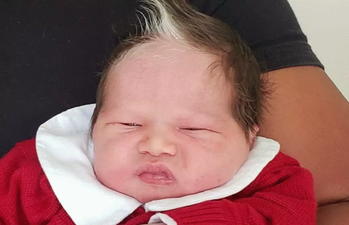 Bebê nasce com mecha de cabelo branco, em Belo Horizonte, e ganha holofote nas redes  sociais