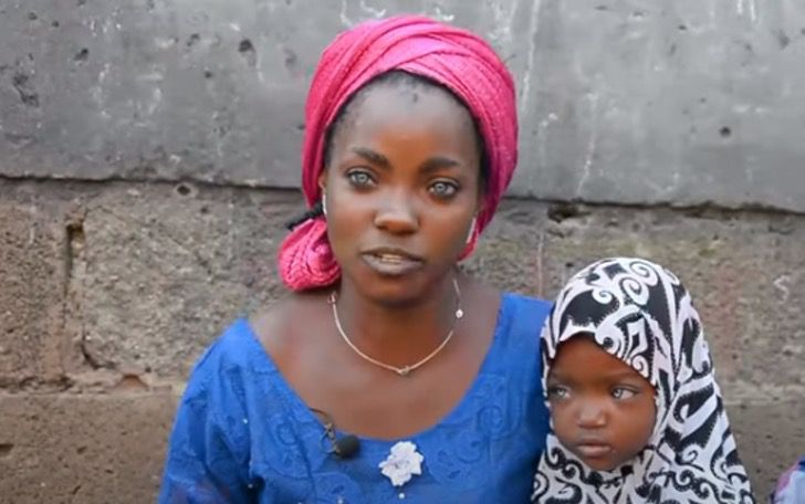 revistapazes.com - Mãe e filhas africanas sofrem estigma social por  "estranhos olhos azuis"