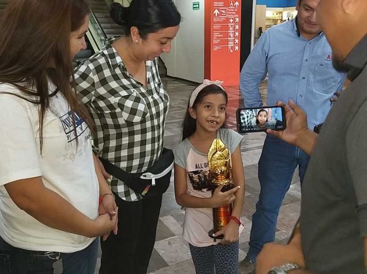 revistapazes.com - Aos 8 anos, mexicana resolve 70 problemas em 5 minutos e vence o campeonato mundial de matemática