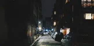 “Dos perigos de atravessar a rua”, crônica de Nara Rúbia Ribeiro