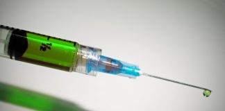 Vacina russa para Covid-19 induziu resposta imune e não teve efeitos adversos, diz estudo preliminar
