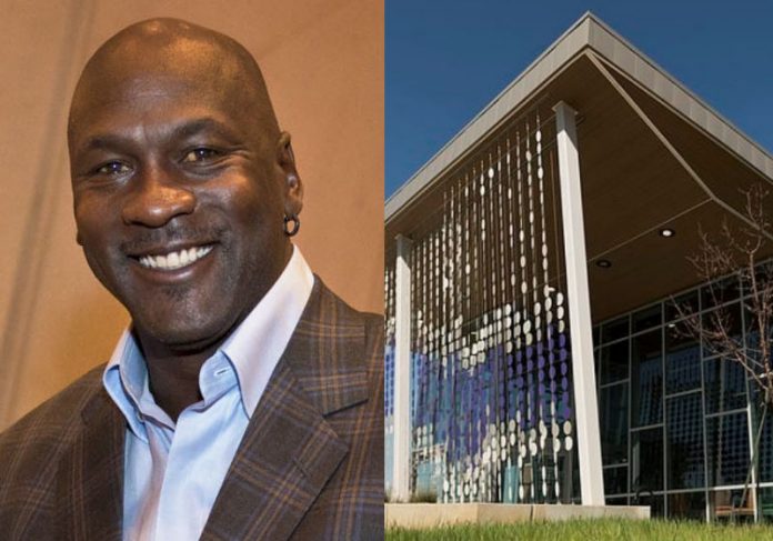 Michael Jordan abre a segunda clínica para pessoas sem seguro saúde em sua cidade natal