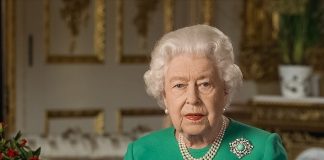 Gafe do século: o dia em que turistas americanos perguntam a Elizabeth II se ela conhece a rainha