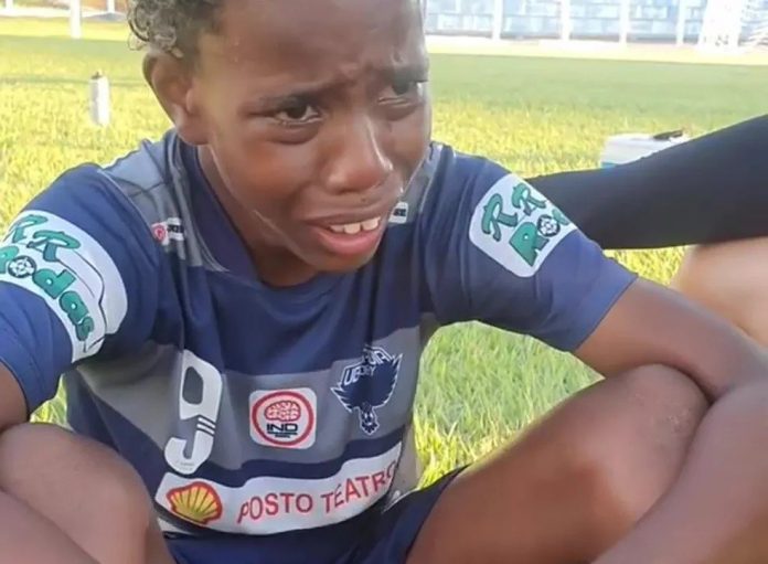 Vasco, Santos e Fluminense convidam garoto que se desesperou ao ser vítima de racismo