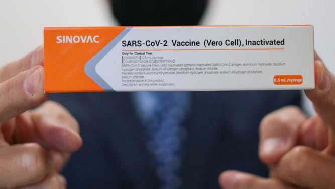 Bula indica que Coronavac é contraindicada a poucas pessoas, confira quem não deve tomar a vacina