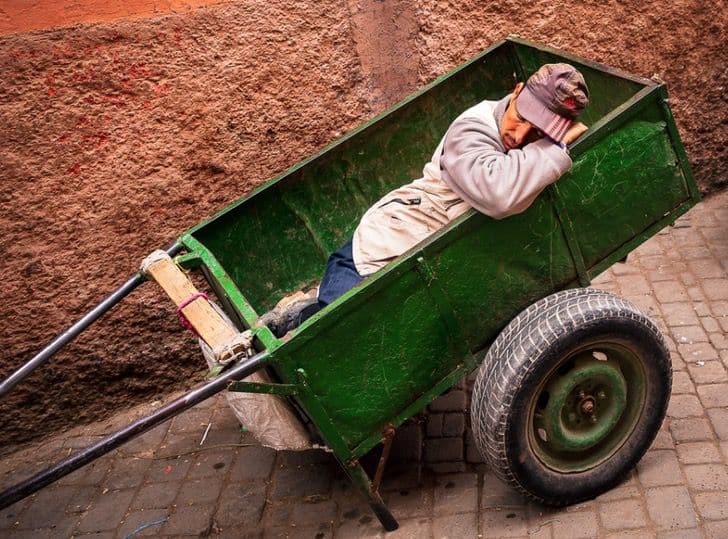 Sem braços nem pernas, é assim que esse pai cria as filhas sozinho: "Ele é o melhor pai do mundo" revistapazes.com - Sem braços nem pernas, é assim que esse pai cria as filhas sozinho: "Ele é o melhor pai do mundo"