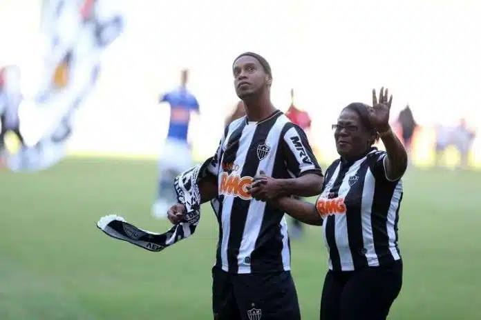 20210220203343142413e Mãe de Ronaldinho Gaúcho morre vítima da COVID-19