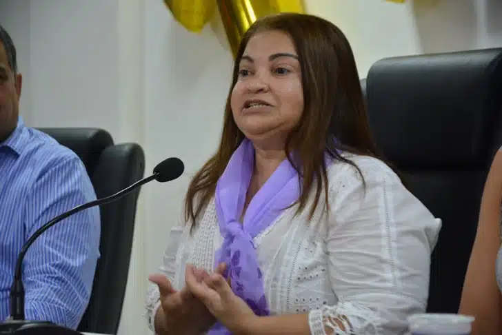 revistapazes.com - Mais respeito! Mulher rejeitada por "ter uma cara feia" se torna juíza