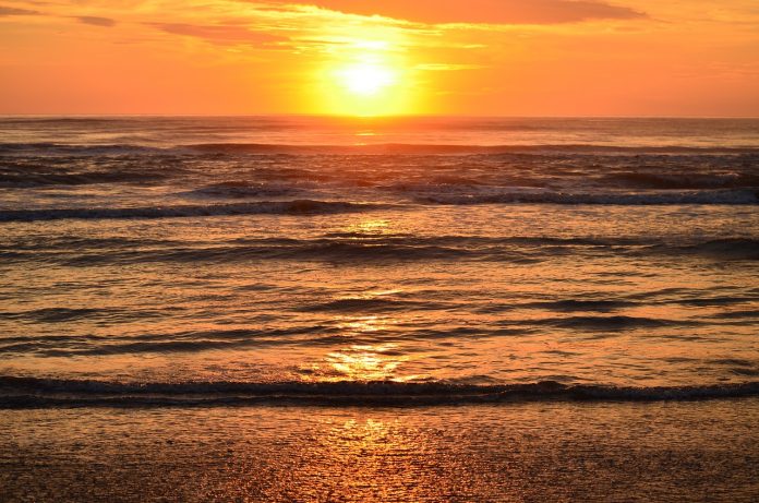 Luz solar transforma água do mar em água potável em apenas 30 minutos