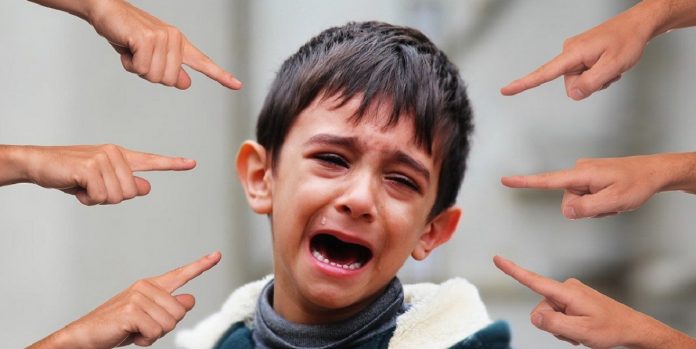 “Não chore”  não é a resposta certa ao choro de uma criança