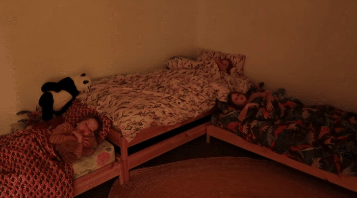 revistapazes.com - M&atilde;e australiana de 8 filhos revela rotina noturna no YouTube: 'Come&ccedil;a as 16'