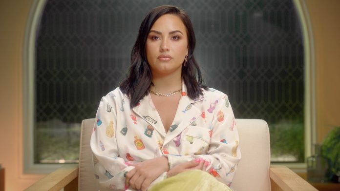 Demi Lovato revela que teve ataque cardíaco e três derrames ao sofrer overdose