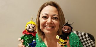 Crocheteira faz bonecos para apoiar Lucas e Gilberto do ‘BBB21’: ‘Quis eternizar o momento”