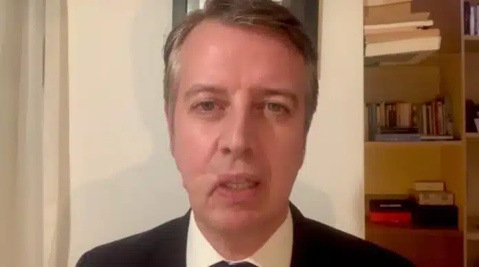 “Desrespeitar as medidas sanitárias é como dirigir embriagado, em alta velocidade, furando o sinal vermelho”