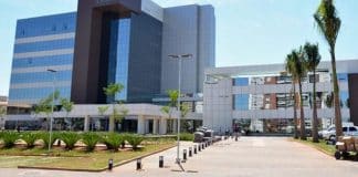 Esposa visita marido com Covid e prestes a ser intubado, descobre amante e leva caso à polícia