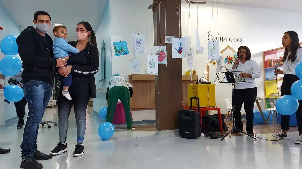 Bebê ferido em ataque a creche de SC ganhou alta médica no Dia das Mães revistapazes.com - Bebê ferido em ataque a creche de SC ganhou alta médica no Dia das Mães