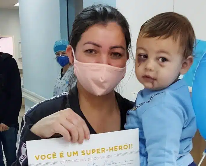 bebe-saudades-sobrevivente Bebê ferido em ataque a creche de SC ganhou alta médica no Dia das Mães