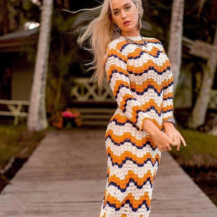 revistapazes.com - Katy Perry usa vestido tecido por aborígenes peruanos e faz estoque esgotar em apenas 24 horas